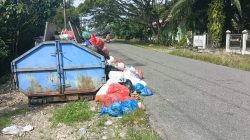 Depan Mts Darul Makmur, Nagan Raya Jadi Tempat Pembuangan Sampah, Pemda Terkesan Tutup Mata