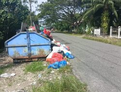 Depan Mts Darul Makmur, Nagan Raya Jadi Tempat Pembuangan Sampah, Pemda Terkesan Tutup Mata
