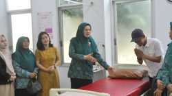 Ketua TP-PKK Kota Palu,  Hj. Diah Puspita Melakukan Peninjauan Di PUSKESMAS Birobuli Selatan.