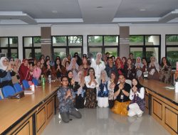 Bunda PAUD Kota Palu, Diah Puspita, Membuka Pelatihan Guru PAUD Pilah.
