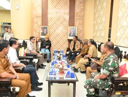 Gubernur H. Anwar Hafid, Sambut Kepala BARANTIN, H. Abdul Kadir di Bandara Internasional Sis Al- Djufri Palu.