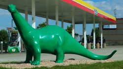 Mengapa banyak orang salah kaprah mengira minyak bumi terbuat dari dinosaurus?