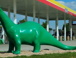 Mengapa banyak orang salah kaprah mengira minyak bumi terbuat dari dinosaurus?