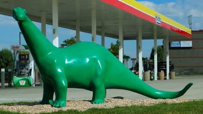 Mengapa banyak orang salah kaprah mengira minyak bumi terbuat dari dinosaurus?