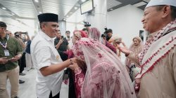 Gubernur H. Anwar Hafid, Sambut Langsung  Kepulangan Jamaah Haji Sulawesi Tengah.