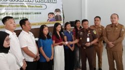 Kejari Landak Serahkan KIA untuk Anak Yatim Piatu, Pastikan Hak Identitas Terpenuhi