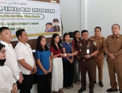 Kejari Landak Serahkan KIA untuk Anak Yatim Piatu, Pastikan Hak Identitas Terpenuhi