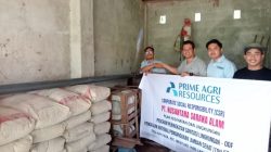 PT NSA Salurkan Bantuan Material WC untuk Warga Desa Kayuara