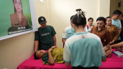 Isi Waktu Libur Sekolah, Bupati Karolin Gelar Sunatan Massal Gratis di Mandor