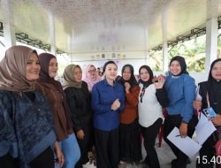 Edukasi Keuangan Keluarga, Bupati Landak Ingatkan Emak-emak Waspada Pinjol Ilegal dan Investasi Bodong