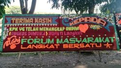 Syah Afandin ditangkap KPK, warga kirim papan bunga ke kantor Bupati Langkat