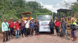 PT. Prime Agri Resources Perbaiki Akses Jalan Meranti Menuju Darit Melalui Program CSR PT. NSA