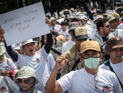 Save Lapangan Kerja Indonesia, Waspada Gelombang PHK Datang